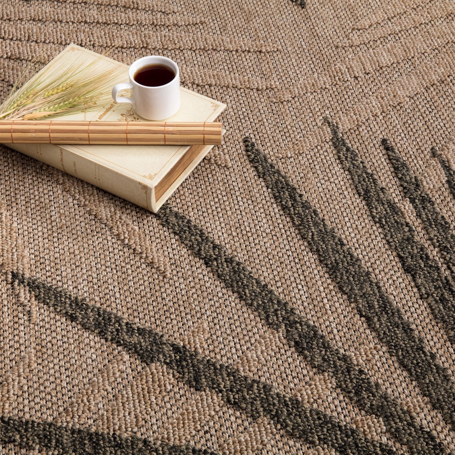 In- & Outdoor Rug Cologne with Modern Leaf Design in Beige