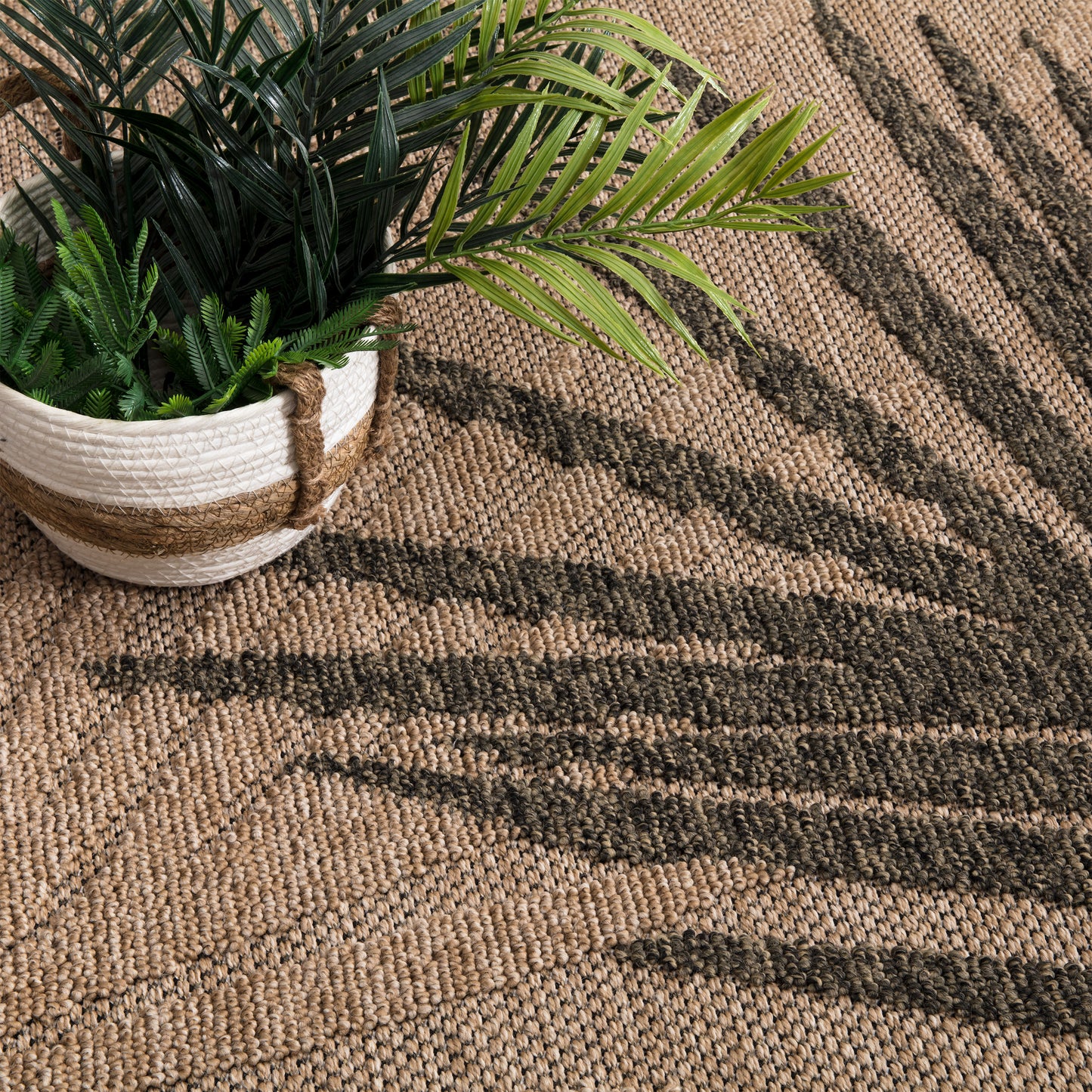 In- & Outdoor Rug Cologne with Modern Leaf Design in Beige