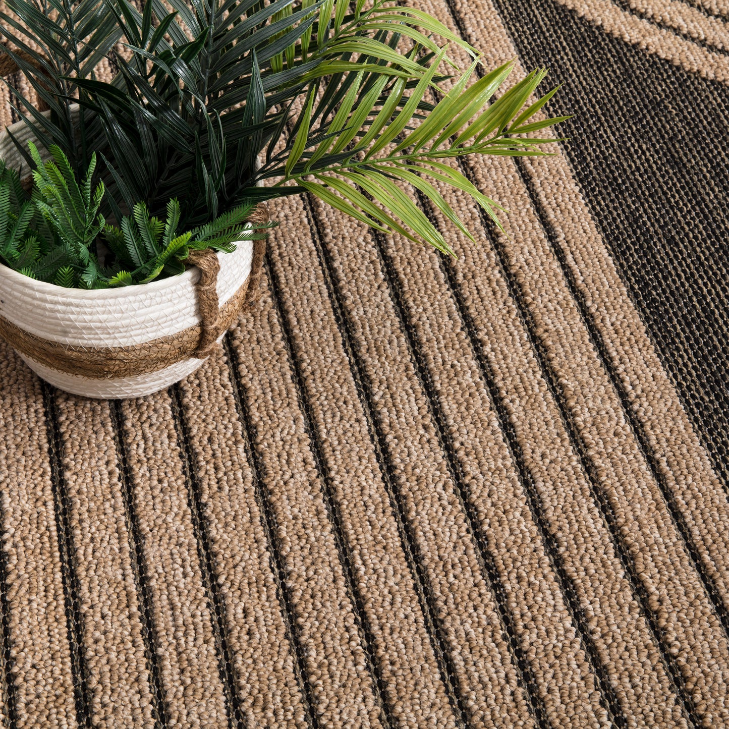 In- & Outdoor Rug Cologne with Modern Lines Design in Beige Black