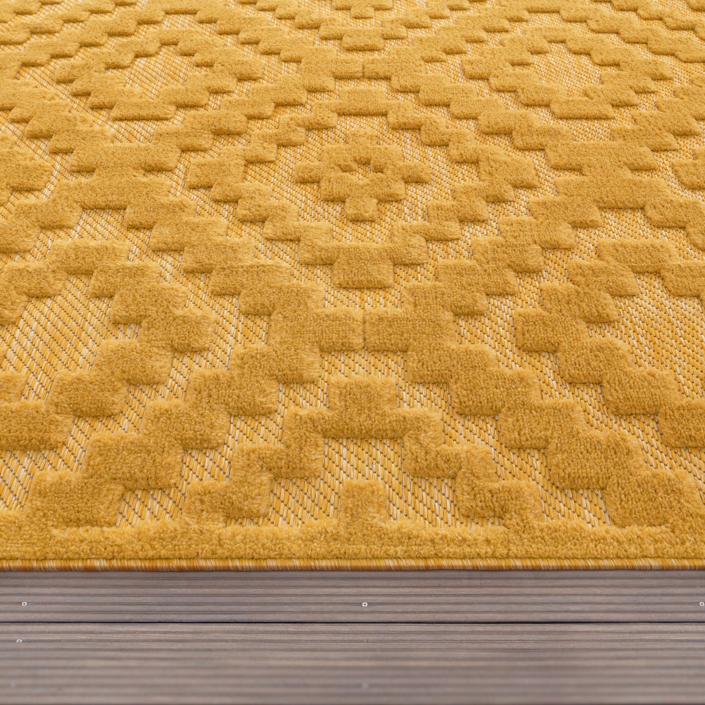 Indoor Outdoor Rug Livorno Trellis High-Low Pattern In Yellow